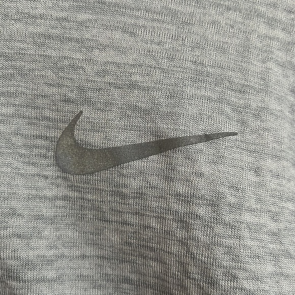 Nike Dri-fit Long Sleeve Top Size XS Light Gray-Like New!Work Out/Trips/Travel! - Picture 4 of 10
